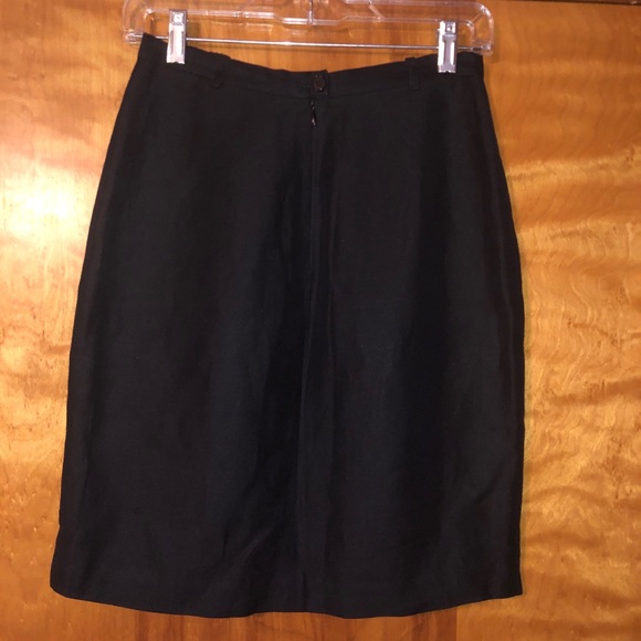 Above the knee Linen blend skirt with front side slit. - Picture 2 of 2